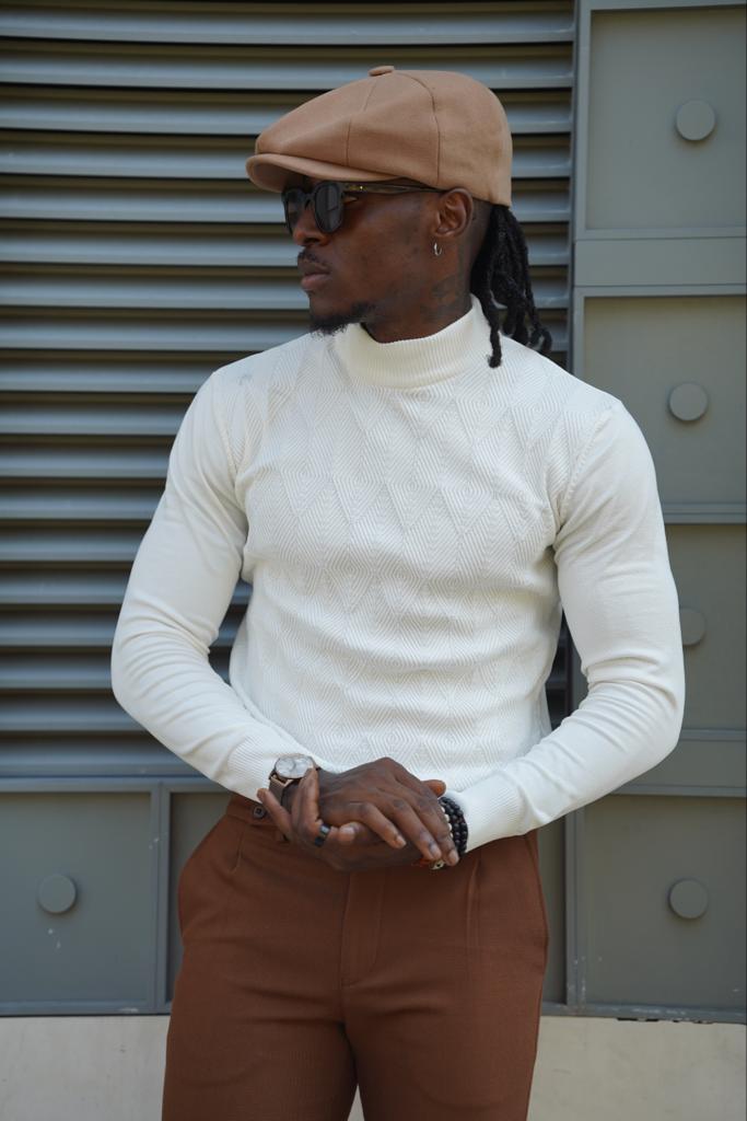 Izmir White Turleneck Sweater